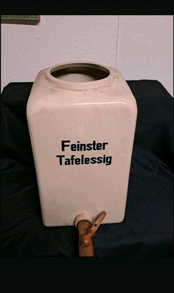 Krug Tafelessig , Deko