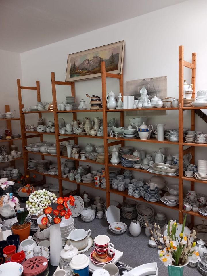 Haushaltsauflösung, Geschirr, Gläser, Tupperware, Bücher,