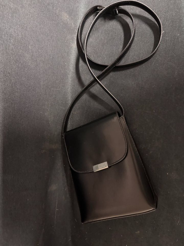 Handtasche Disser schwarz 14 cm breit 17 cm hoch