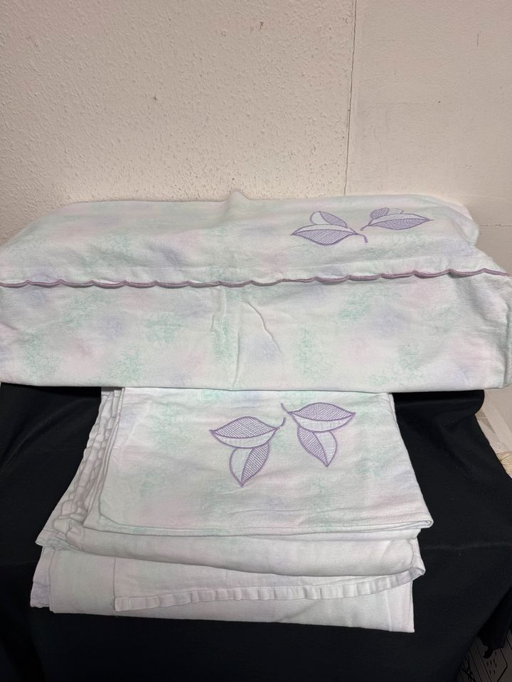 2x Bettwäsche mit 2 Kopfkissen 1,55x 1,80 Knöpfe
