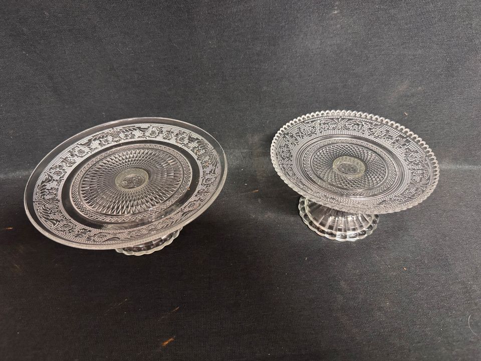 2x Glasteller mit Fuß Konfektteller
