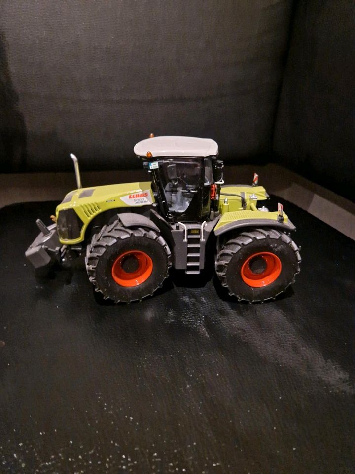 Winking Claas Xerion 5000 1:32 mit Frongewicht